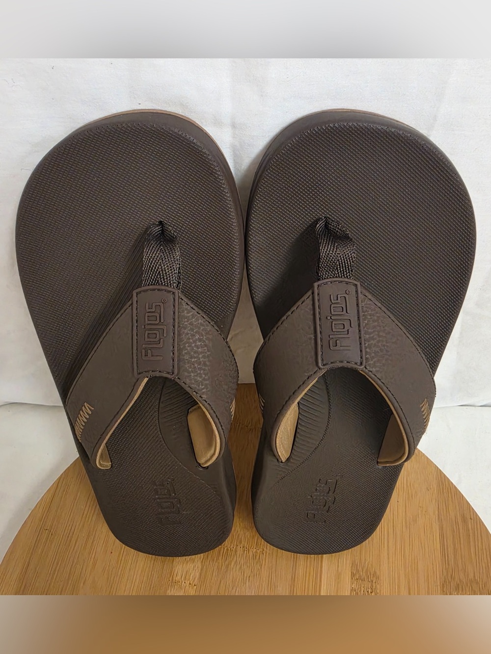 Flojos Ryan Men’s Size 9 Brown Tan Flip Flop Sandals Arch Support New